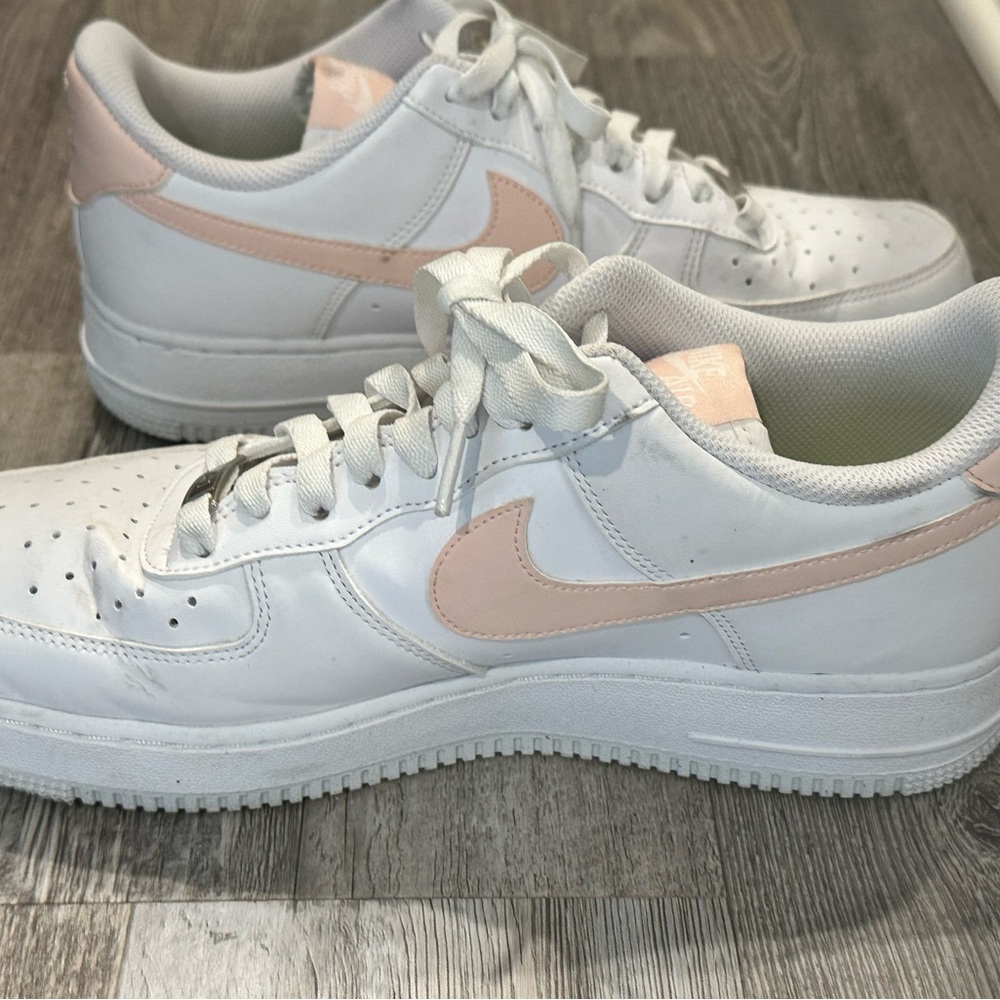 Nike Air Force 1 Women's Sneakers in White and Soft Pink
